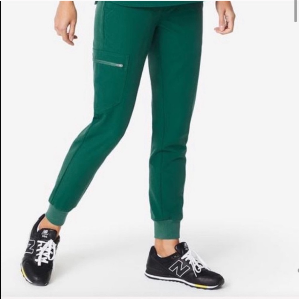 FIGS | NWT Hunter Green Zamora Scrub Pants